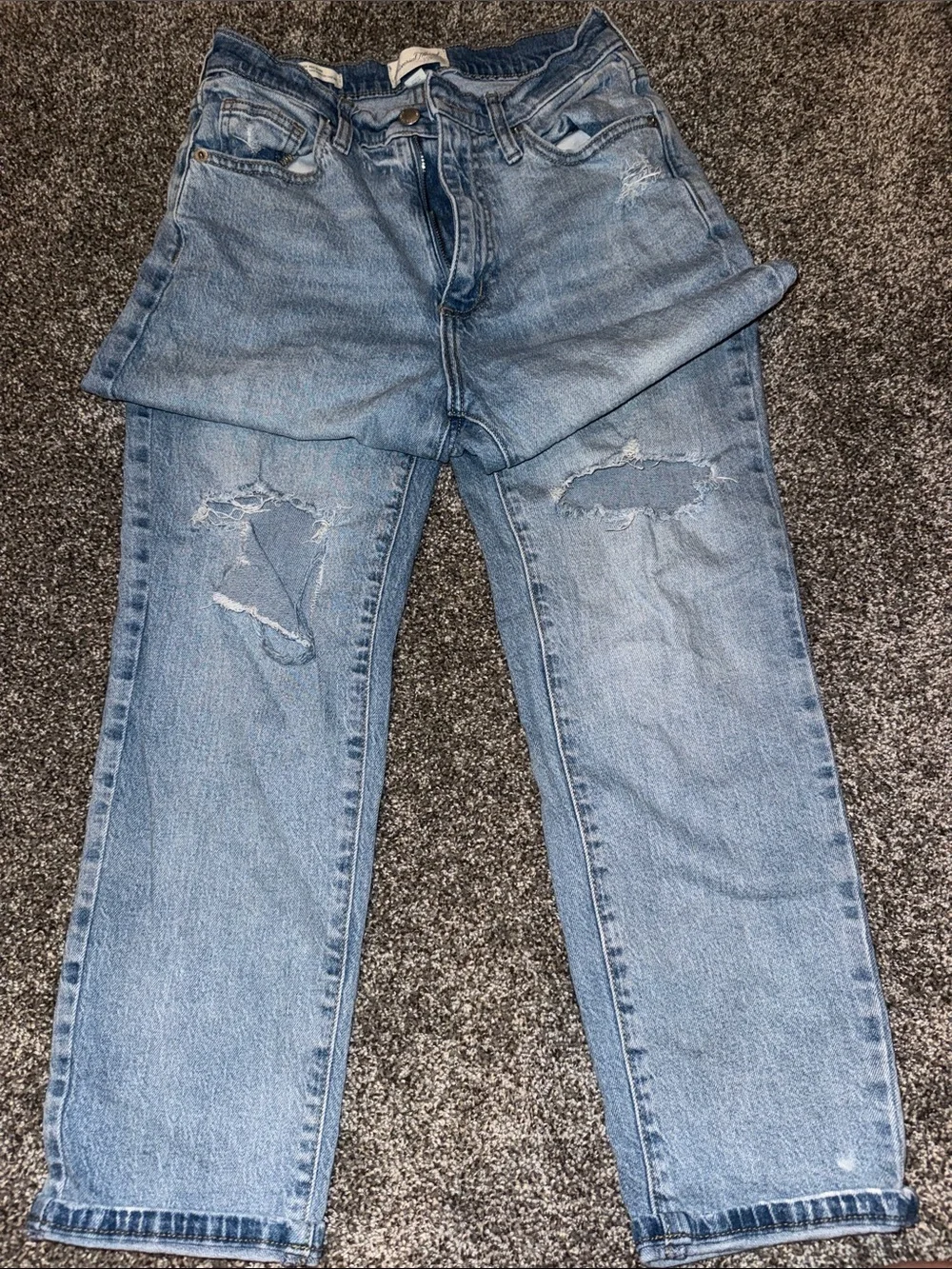 Universal Thread Light Wash Straight-Leg Women's Jeans - Picture 3 of 6